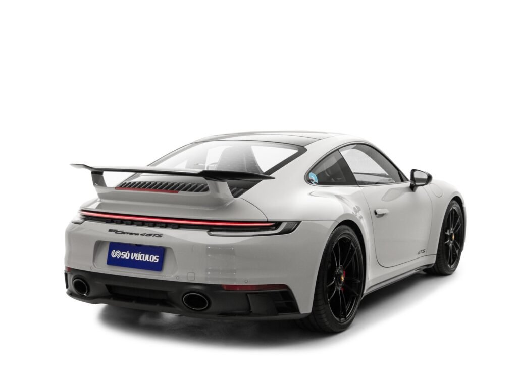 PORSCHE 911 CARRERA 4 GTS