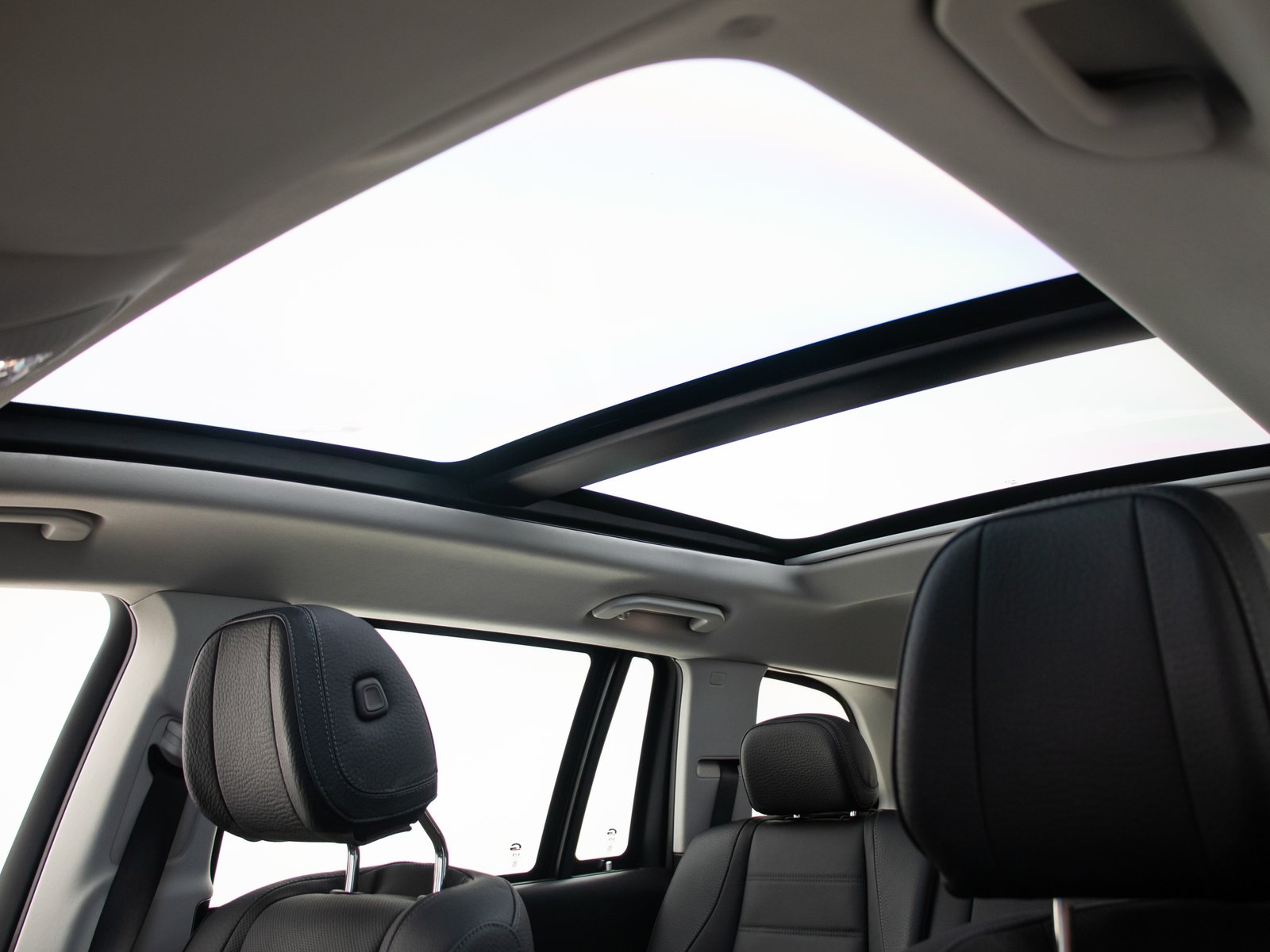 CorvetteZ06Interior-10