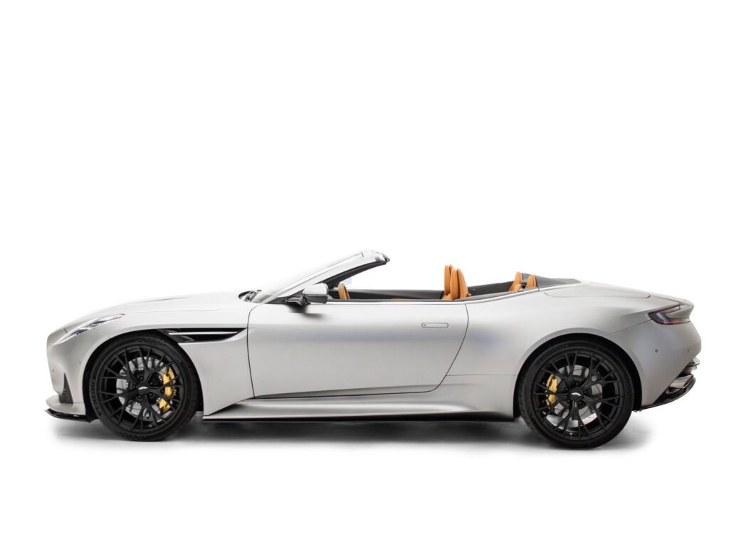 ASTON MARTIN DB12 VOLANTE